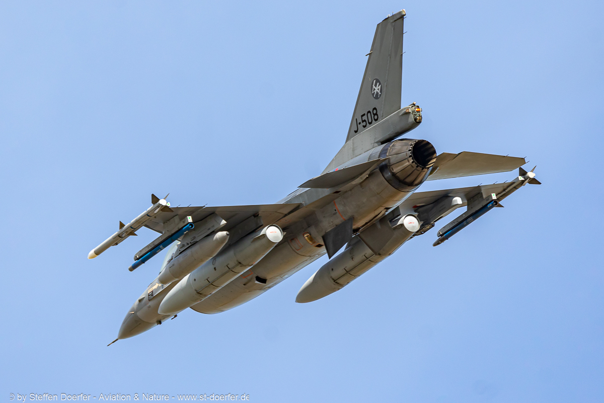 880JH3A6597