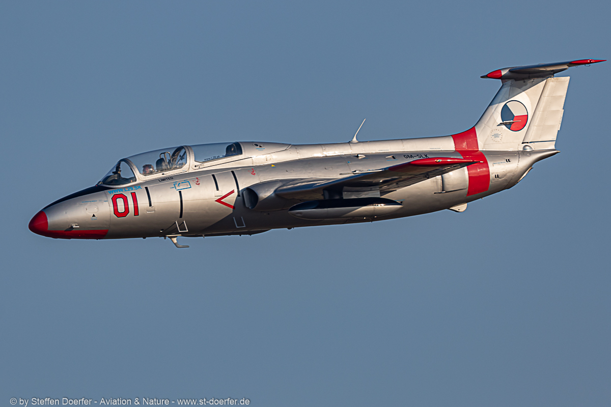 232IW5A8903