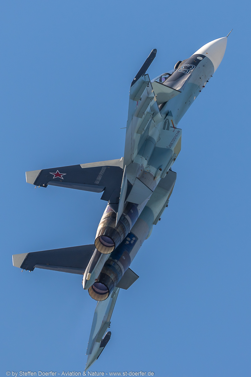 184JH3A7408