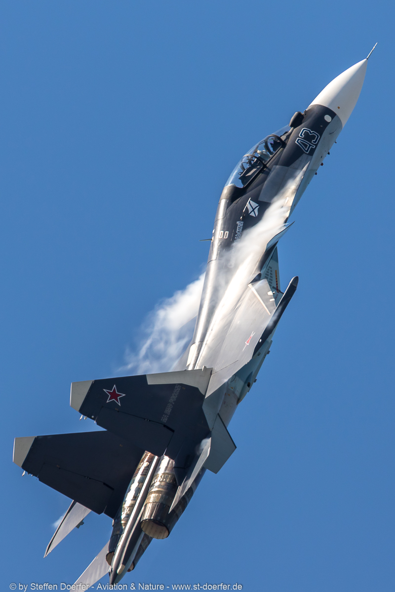 187JH3A7347