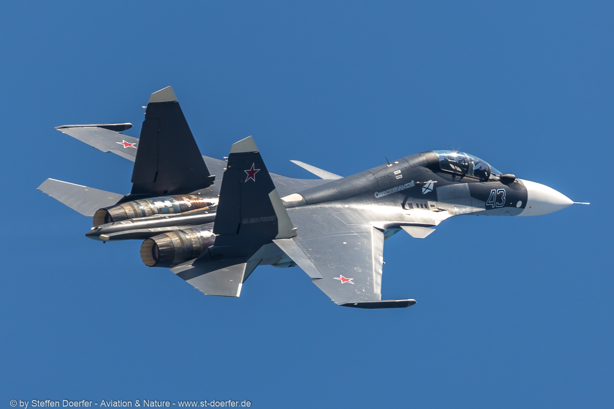 187JH3A7353