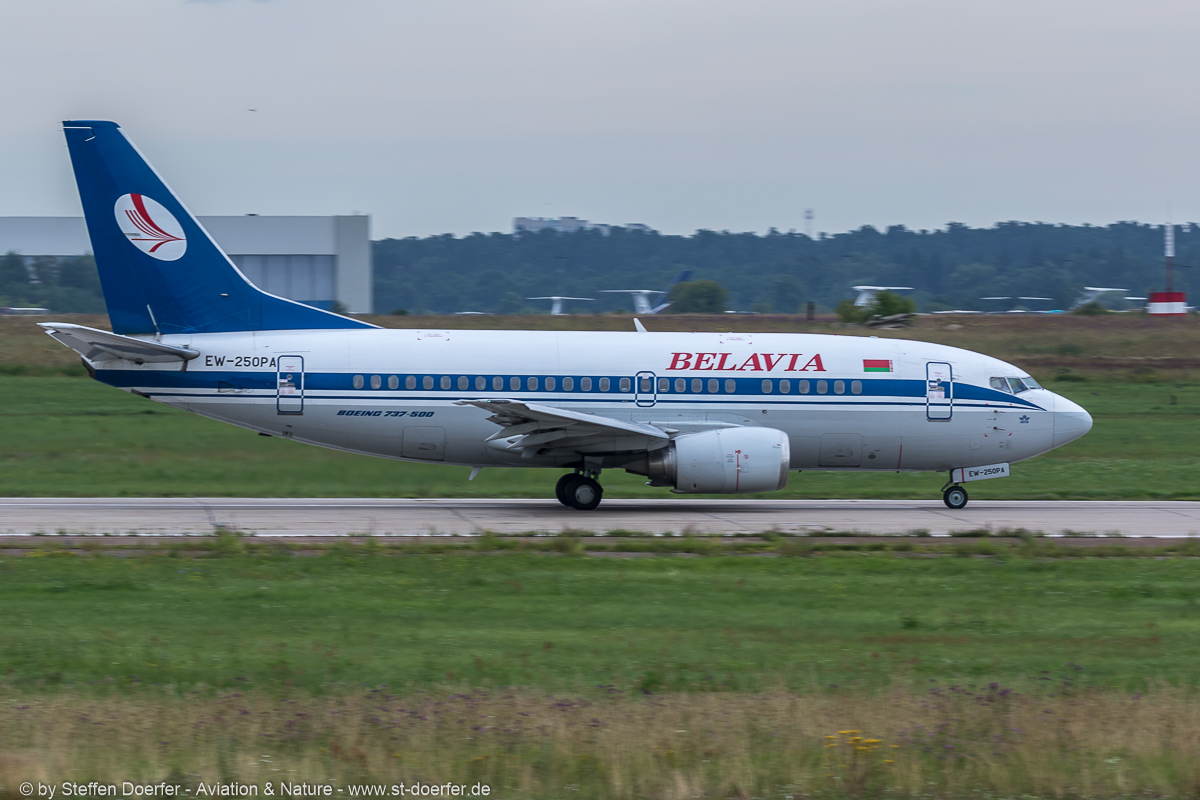 823IW5A4675