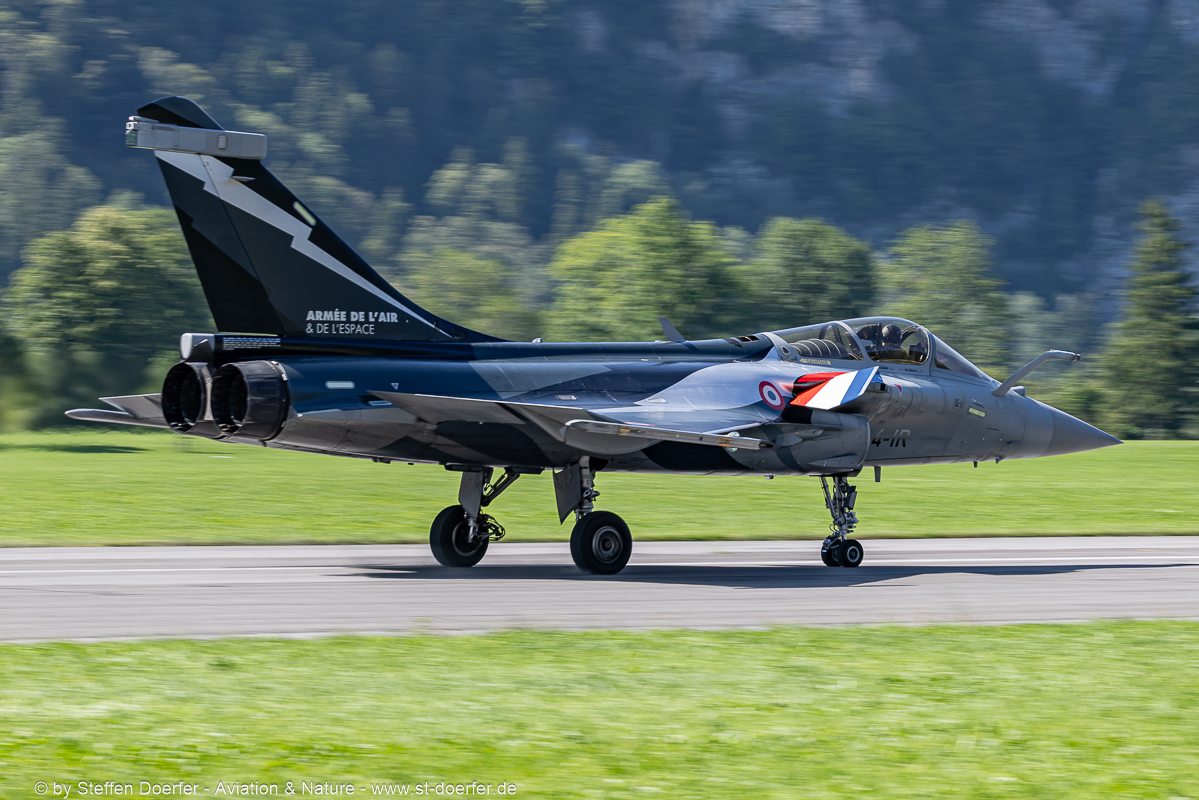 562-0Y2A6906