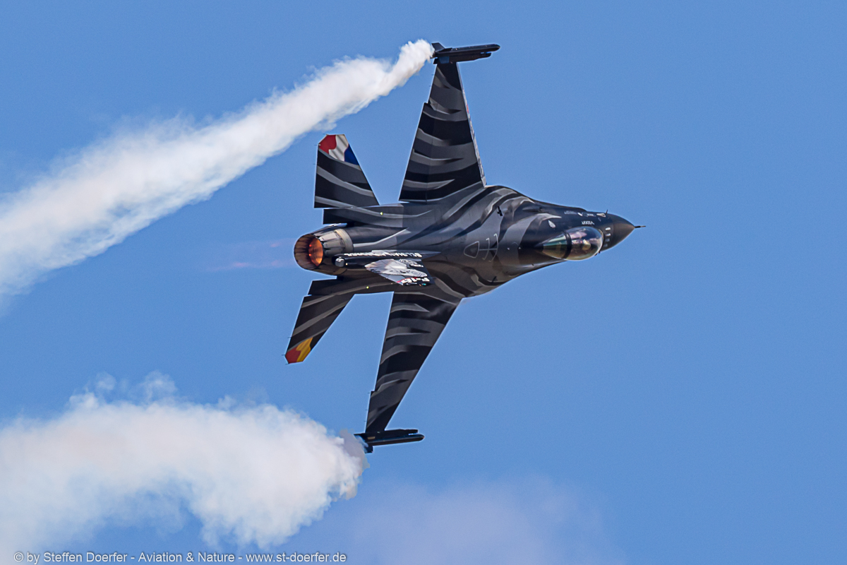380JH3A8373