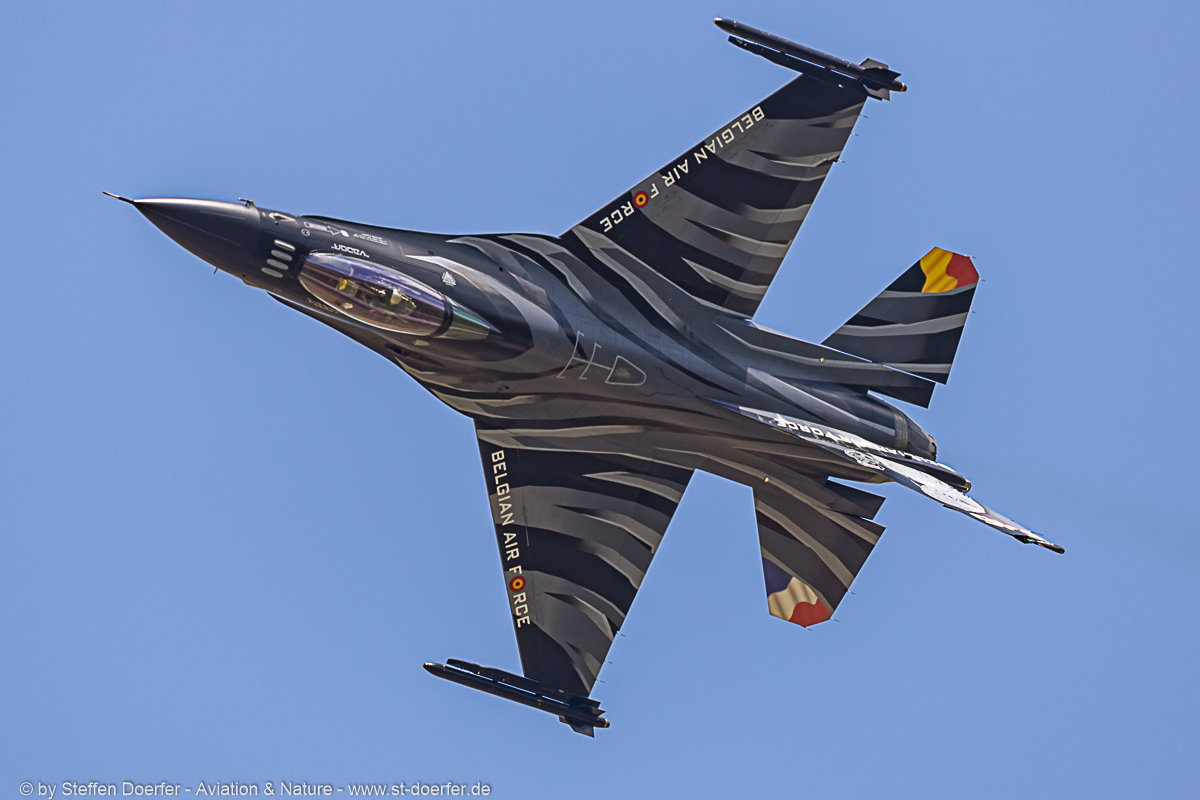 380JH3A8427