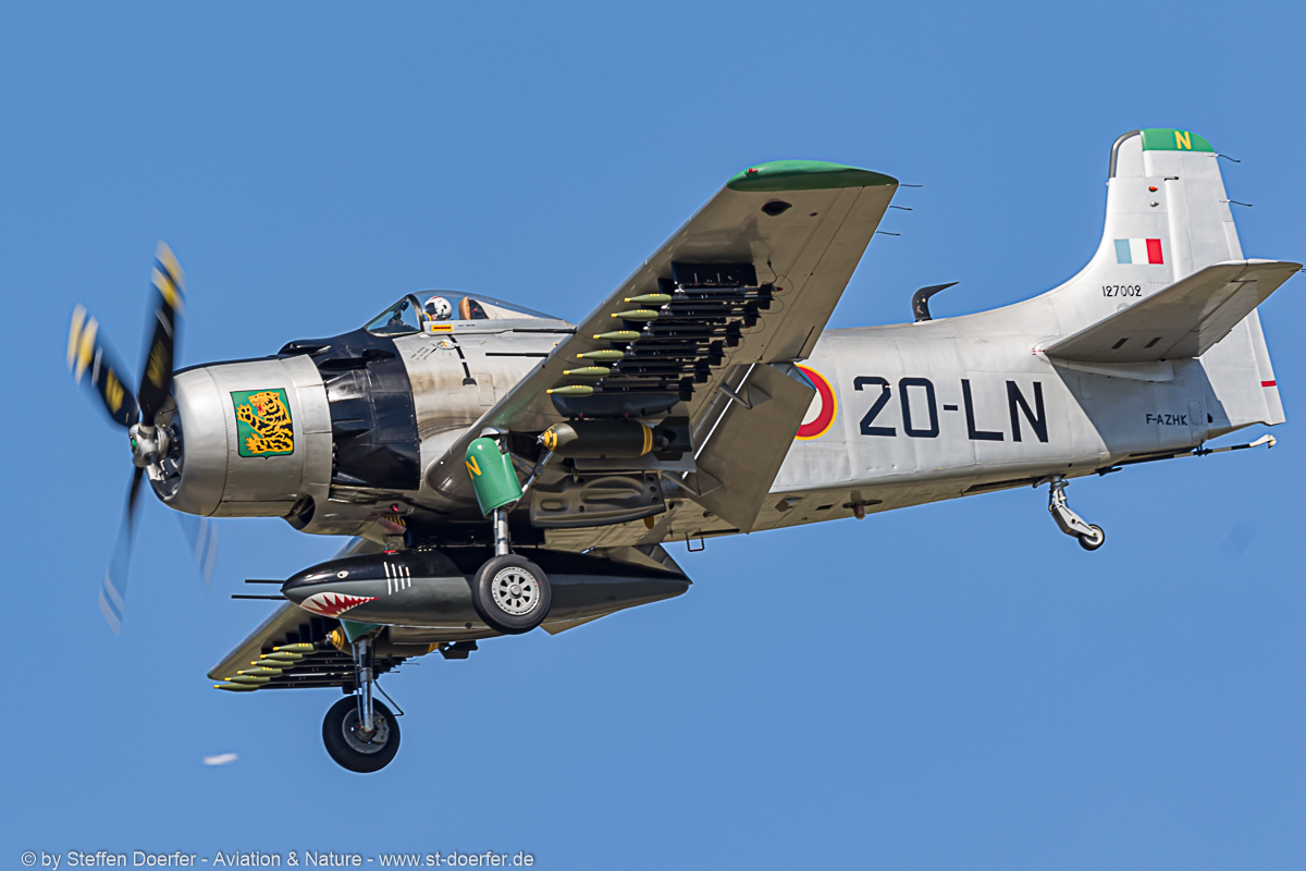 520JH3A8958