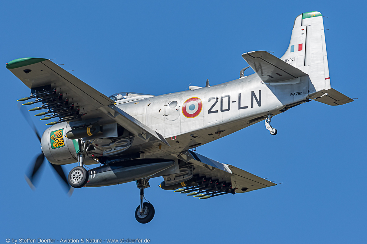 520JH3A8967