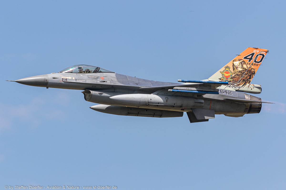 380IW5A0456